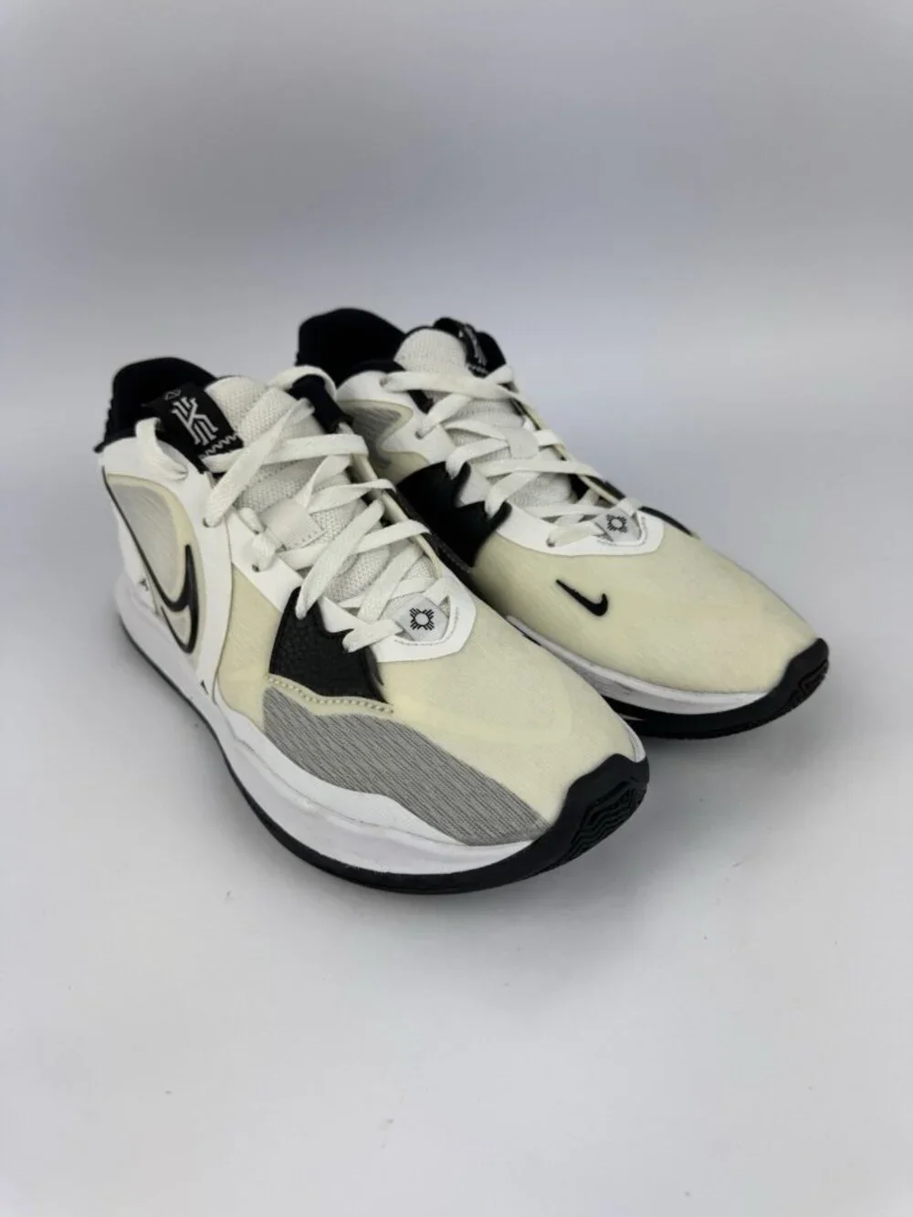 Nike Men's Low Top LaceUp Basketball Sneakers White/Black/Gray Colorblock Sz 9.5